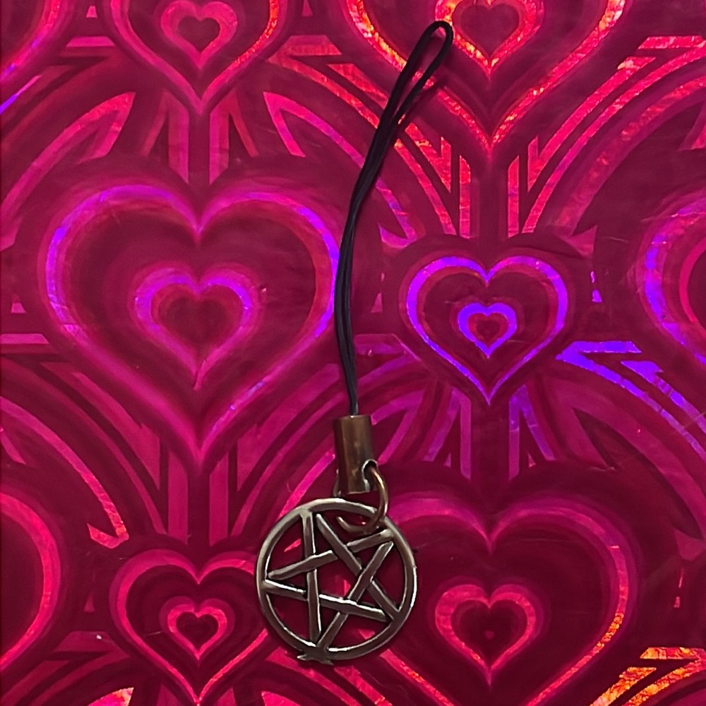 Pentagram phone charm🖤